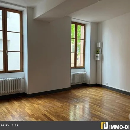 Image 3 - 7 Place de la Barre, 71000 Mâcon, France - Apartment for rent