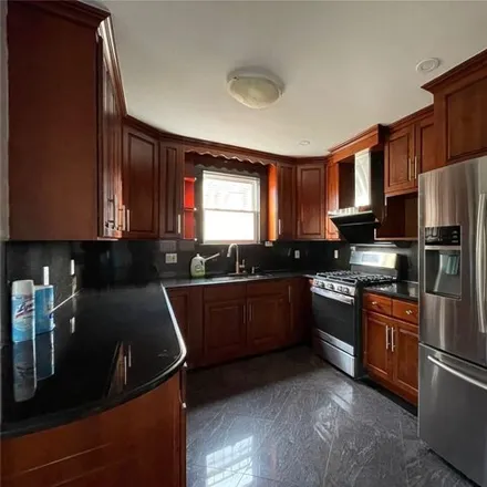 Image 4 - 56-30 197th Street, New York, NY 11365, USA - House for rent