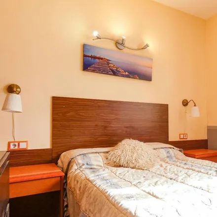 Rent this 2 bed townhouse on Fuengirola in Avenida Jesús Santos Reín, 29640 Fuengirola