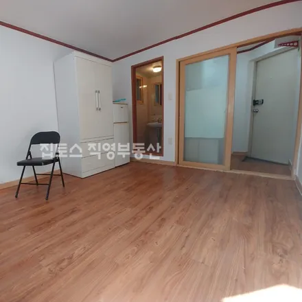 Rent this studio apartment on 서울특별시 관악구 신림동 1419-32