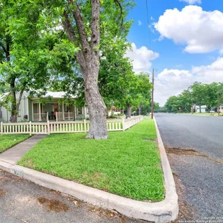 Image 4 - 501 N Pine St, Fredericksburg, Texas, 78624 - House for sale