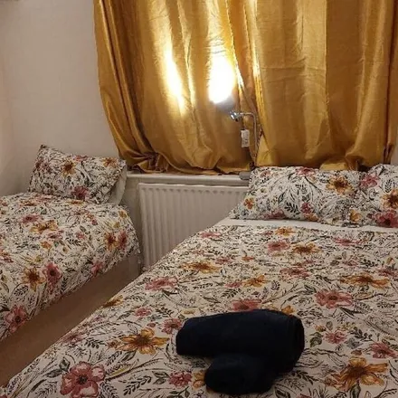 Rent this 3 bed house on London in SE6 1JG, United Kingdom