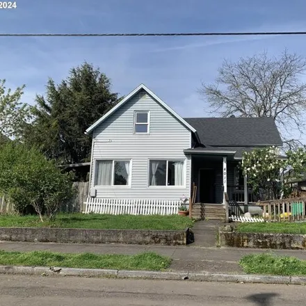 Buy this 3 bed house on 4011 Southeast 65th Avenue in Portland, OR 97206