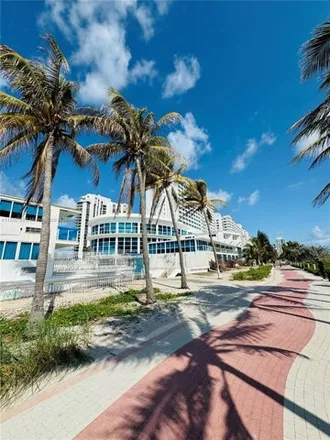 Image 3 - Castle Beach, 5445 Collins Avenue, Miami Beach, FL 33140, USA - Condo for sale