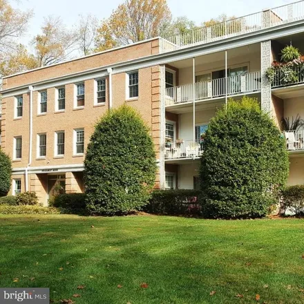 Image 3 - 3535 Chevy Chase Lake Drive, Chevy Chase, MD 20815, USA - Condo for sale