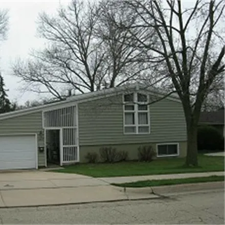 Buy this 4 bed house on 1399 Tomahawk Drive in Dubuque, IA 52003