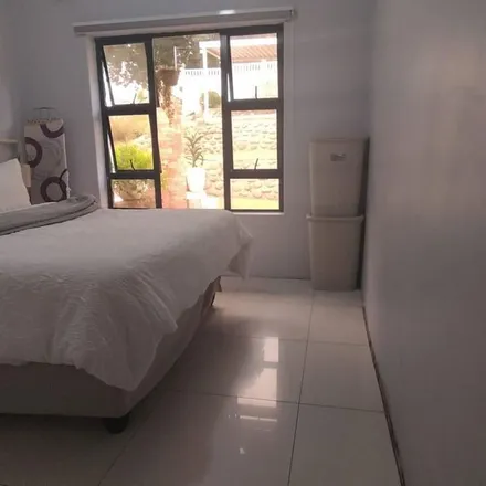 Rent this 3 bed apartment on Longacres Drive in Shulton Park, KwaZulu-Natal