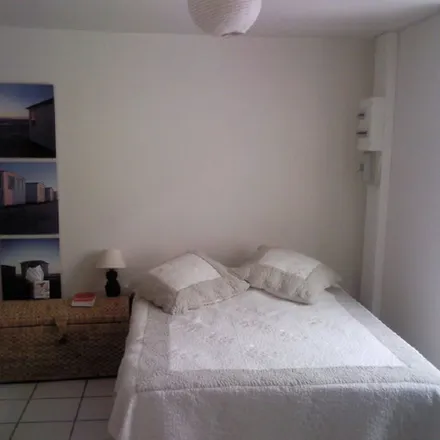 Rent this 2 bed apartment on 69 Rue de la République in 60300 Senlis, France