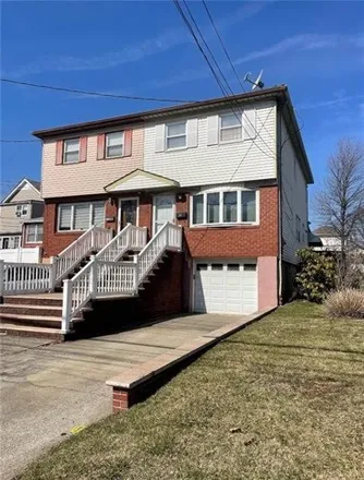 Buy this 3 bed duplex on 53 School Road in New York, NY 10305
