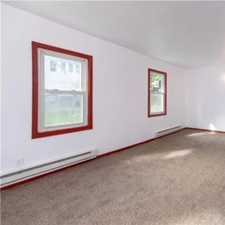 Image 6 - 19 Leavenworth Street, City of Rochester, NY 14613, USA - House for sale