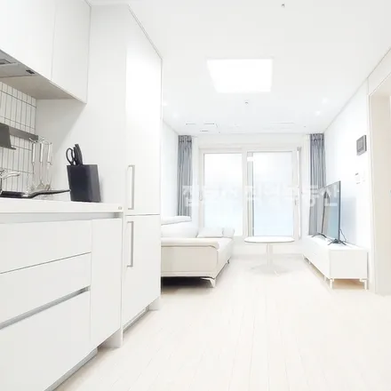 Rent this 2 bed apartment on 서울특별시 강남구 역삼동 745-23