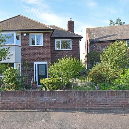Rent this 3 bed house on 35 Redfern Close in Cambridge, CB4 2DT