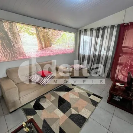 Buy this 3 bed house on Rua Aziza Nicolau Daud in Shopping Park, Uberlândia - MG