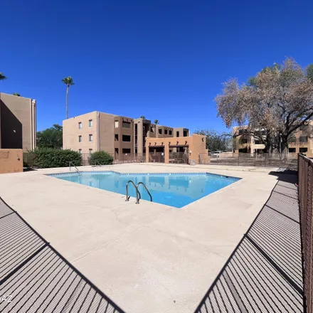 Image 3 - Casa Club Condominiums, 1810 East Blacklidge Drive, Tucson, AZ 85719, USA - Condo for sale