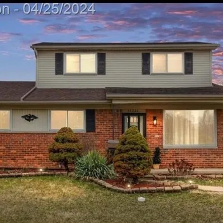 Buy this 4 bed house on 30289 Hayes Road in Roseville, MI 48088