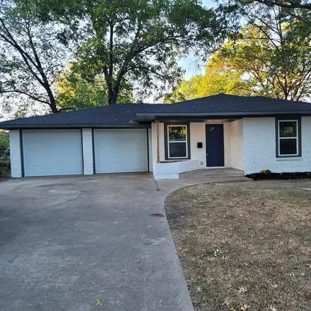 Buy this 3 bed house on 2902 College Circle in Corsicana, TX 75110