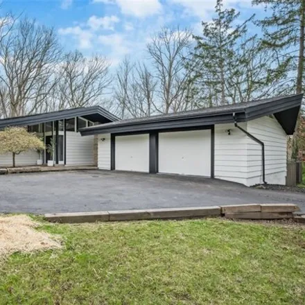 Buy this 5 bed house on 37 Skyline Drive in Moreland Hills, Cuyahoga County