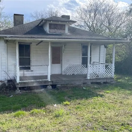 Buy this 2 bed house on 448 Michael Street in Reidsville, NC 27320