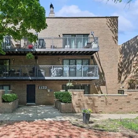 Buy this 2 bed condo on 1122 West Altgeld Street in Chicago, IL 60614