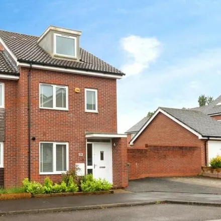 Buy this 3 bed townhouse on Hargreaves Close in Basingstoke, RG24 9SS