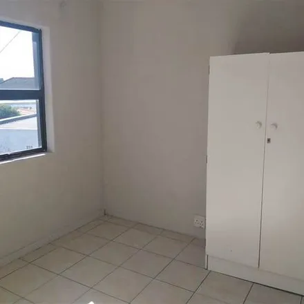 Image 6 - Windsor High School, Smuts Road, Lansdowne, Cape Town, 7780, South Africa - Apartment for rent