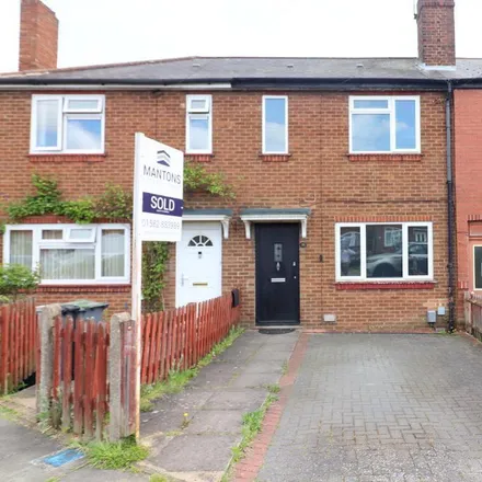 Rent this 2 bed townhouse on Solway Road South in Luton, LU3 1TL