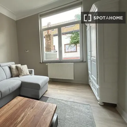 Rent this 1 bed apartment on Avenue du Bois de la Cambre - Terkamerenboslaan 100 in 1050 Ixelles - Elsene, Belgium