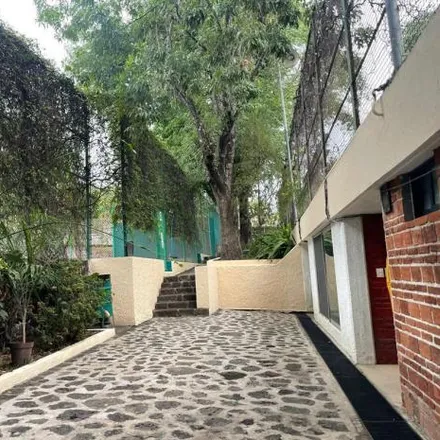 Rent this 4 bed house on Cerrada de los Limoneros in Fraccionamiento Limoneros, 62220 Cuernavaca