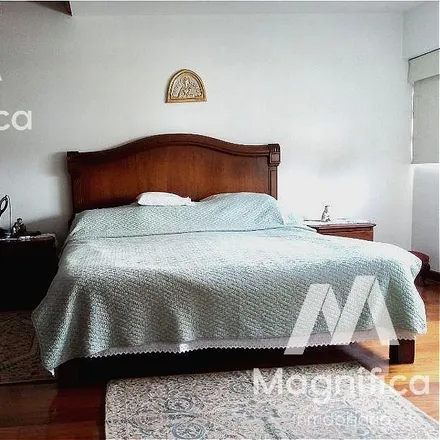 Buy this 9 bed apartment on Avenida De los Ingenieros in Santiago de Surco, Lima Metropolitan Area 10853