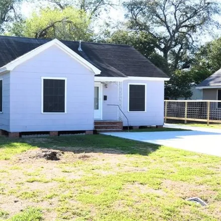 Image 2 - 5274 East Parkway Drive, Beaumont, TX 77705, USA - House for sale