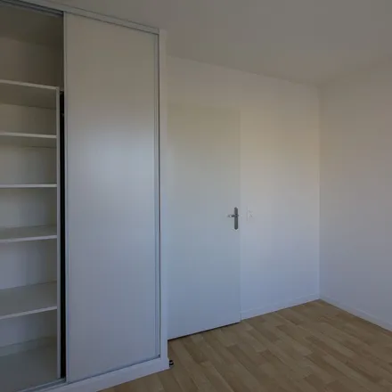Rent this 4 bed apartment on 75 Rue des Sazières in 92700 Colombes, France