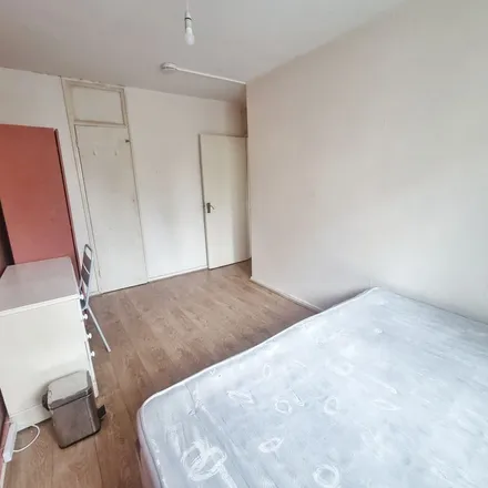 Rent this 4 bed apartment on Wyllen Close in London, E1 4HH