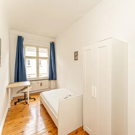 Rent this 3 bed room on Nordkapstraße 4 in 10439 Berlin, Germany