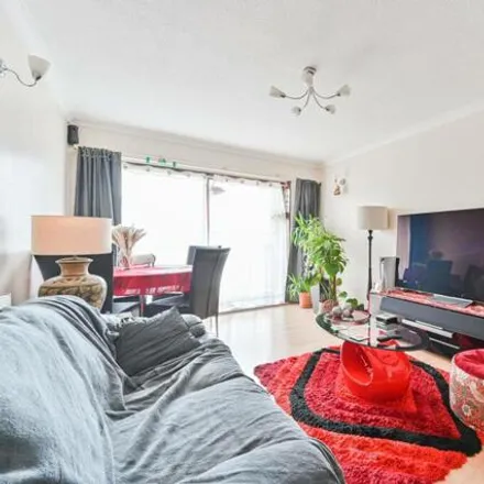 Buy this 1 bed apartment on 7 Pendennis Road in London, SW16 2SW