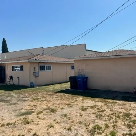 Image 3 - 15317 Colorado Avenue, Clearwater, Paramount, CA 90723, USA - Duplex for sale