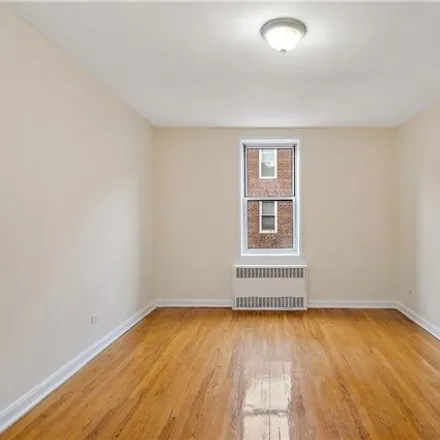 Image 5 - 2105 Wallace Avenue, New York, NY 10462, USA - Apartment for sale