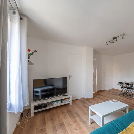 Rent this 2 bed apartment on Gonesse in Avenue Georges Kerdavid, 95500 Gonesse