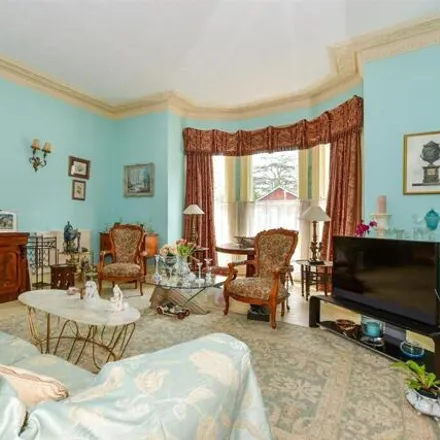 Image 4 - Amherst Road, Royal Tunbridge Wells, TN4 9LQ, United Kingdom - Apartment for sale
