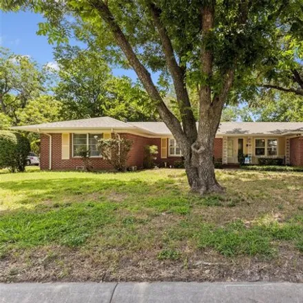 Buy this 3 bed house on 1215 Hilltop Dr in Cleburne, Texas