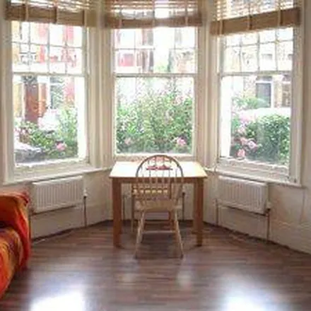 Rent this 3 bed apartment on Clinger House in Clinger Court, London