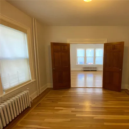 Image 3 - 25-33 14th Place, New York, NY 11102, USA - House for rent