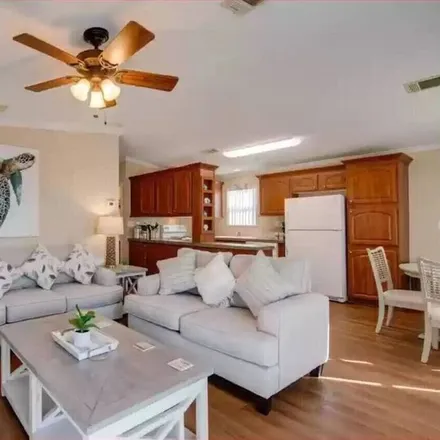 Rent this 3 bed townhouse on Cudjoe Key