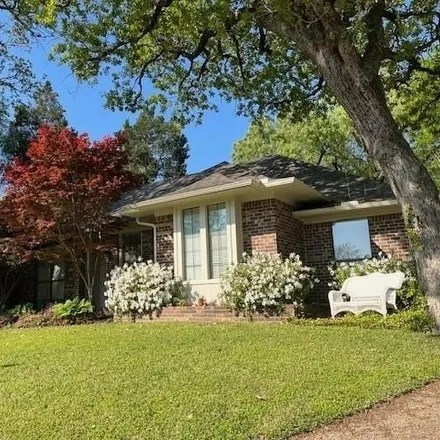Image 2 - 1101 East Oval Drive, Athens, TX 75751, USA - House for sale