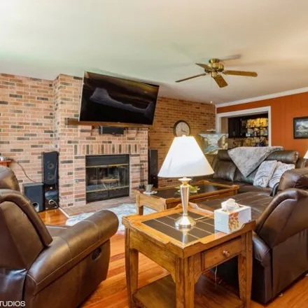 Image 7 - 23533 Fern Street, Lily Cache, Will County, IL 60586, USA - House for sale