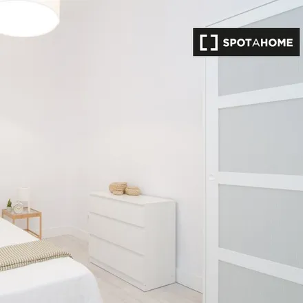 Rent this 7 bed room on Yelmo Cines Ideal in Calle de Doctor Cortezo, 6