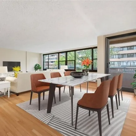 Image 4 - 166-26 Powells Cove Boulevard, New York, NY 11357, USA - Apartment for sale