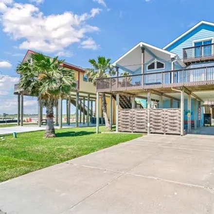 Buy this 3 bed house on 11226 Reagor Way in Galveston, TX 77554