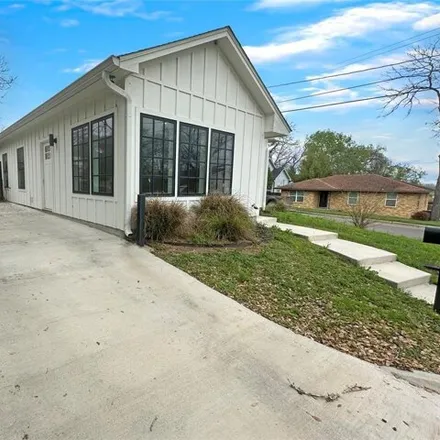 Image 2 - Kuby's Place, 818 North Avenue B, Shiner, TX 77984, USA - House for rent