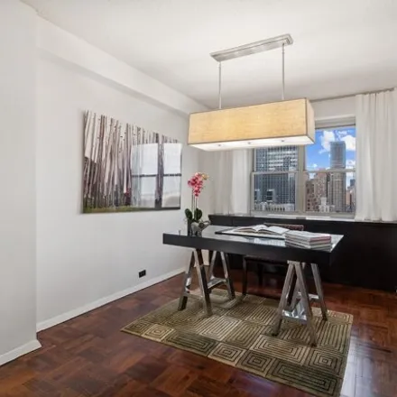 Image 3 - The Churchill, 300 East 40th Street, New York, NY 10016, USA - House for sale