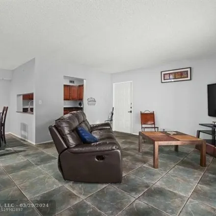 Image 4 - 2981 North Oakland Forest Drive, Broward County, FL 33309, USA - Condo for sale